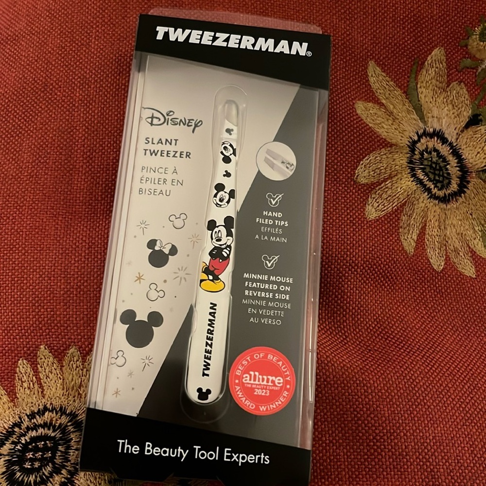 NIB Disney Mickey Mouse / Minnie Mouse reverse side Tweezerman slant tweezer